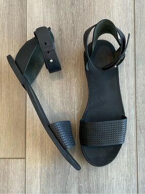 VINCE  Sawyer Leather Ankle-Wrap Sandal in Black Leather Size 8.5